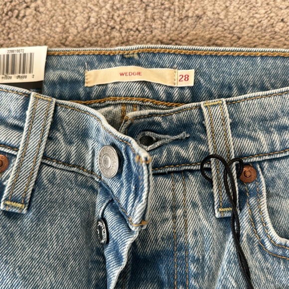 Levi’s Wedgie - Picture 3 of 5